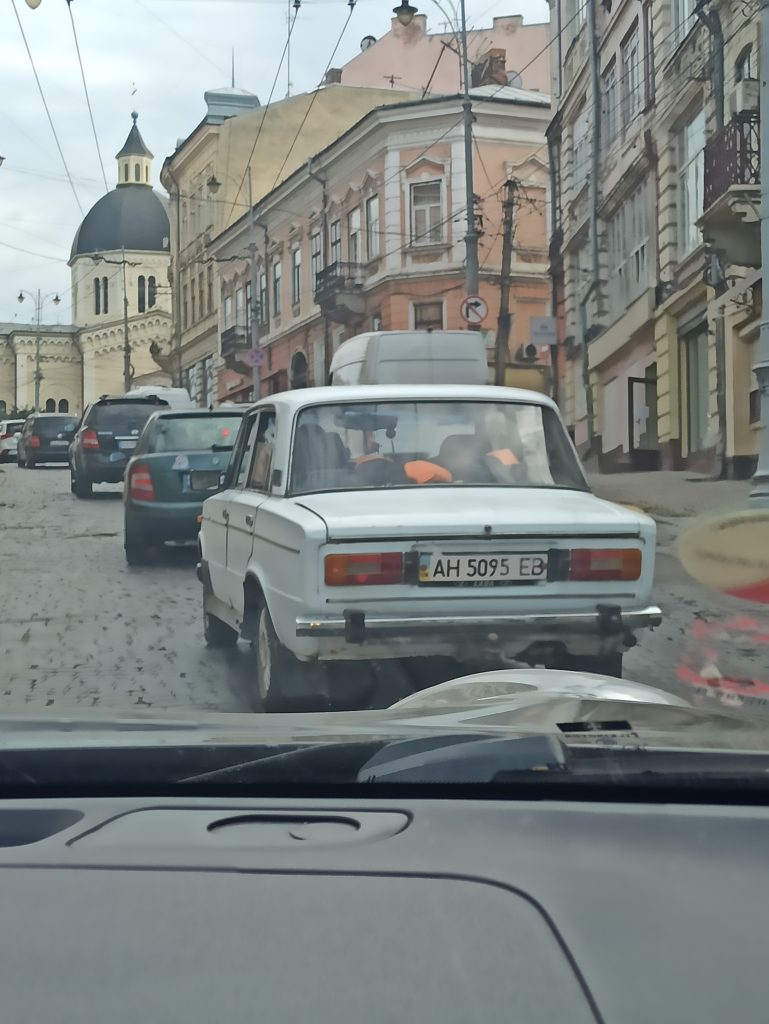 Automobil vechi în Cernăuți